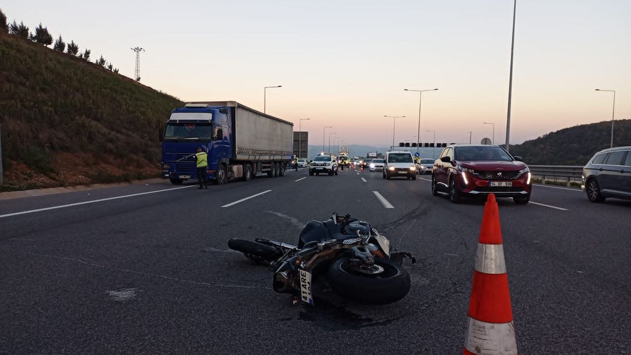 tıra Çarpan motosikletin sürücüsü Öldü