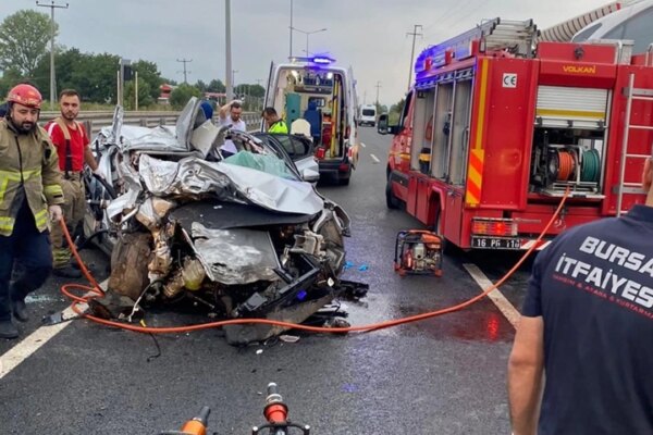 Tıra Çarpan Otomobilde Manzara İçler Acısı