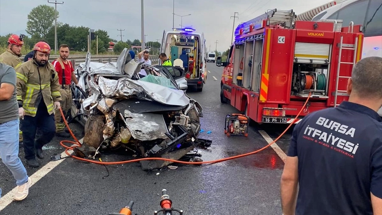tıra Çarpan otomobilde manzara İçler acısı