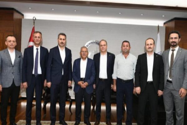 Tokat heyetinden Memduh Büyükkılıç’a ziyaret