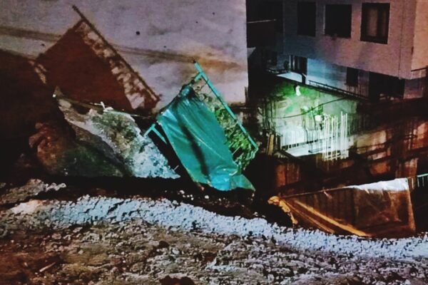 Toprak Kayması Sonucu İstinat Duvarı Çöktü