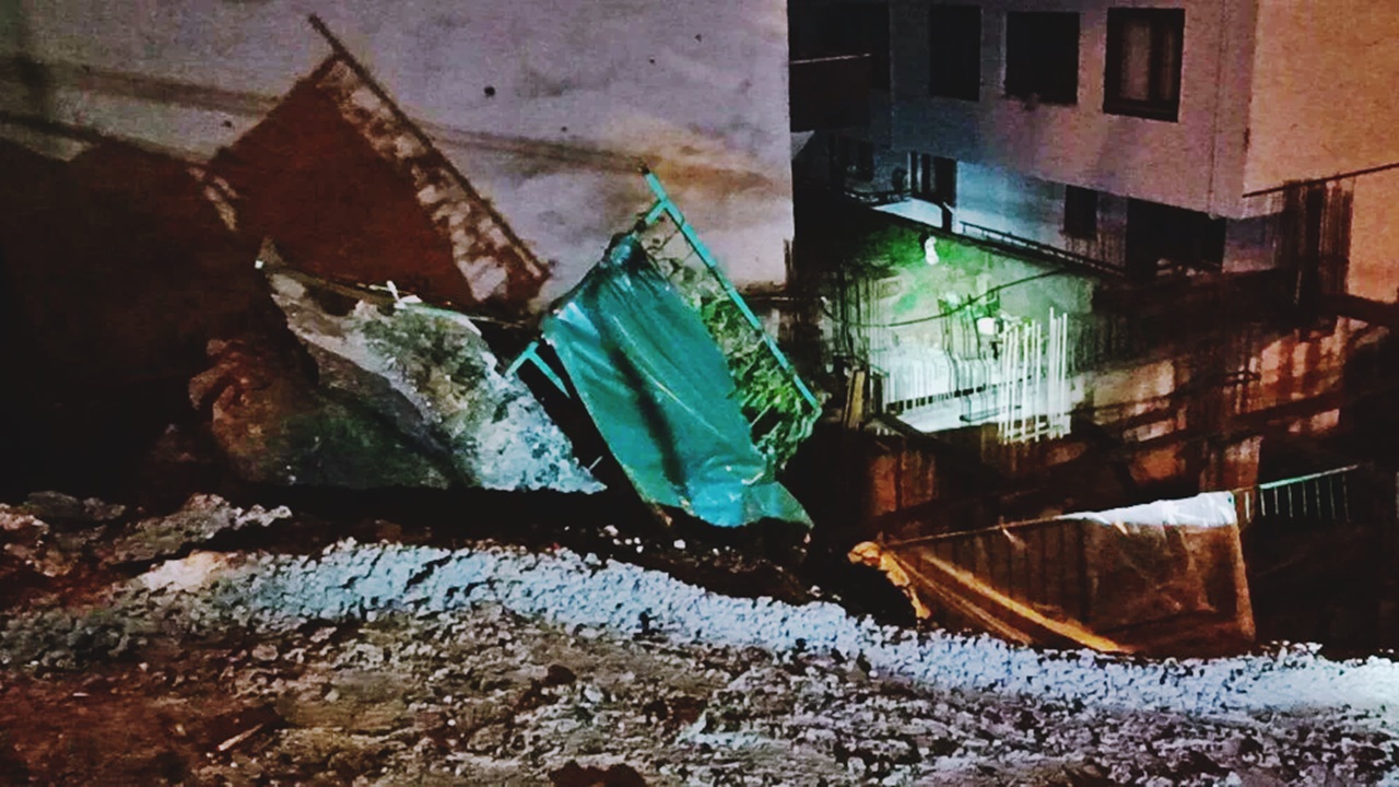 toprak kayması sonucu İstinat duvarı Çöktü