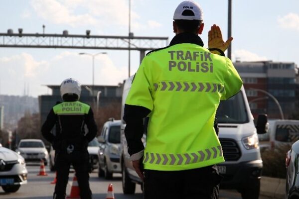Trafiği Tehlikeye Düşüren Sürücülere 20 Bin 778 Lira Ceza