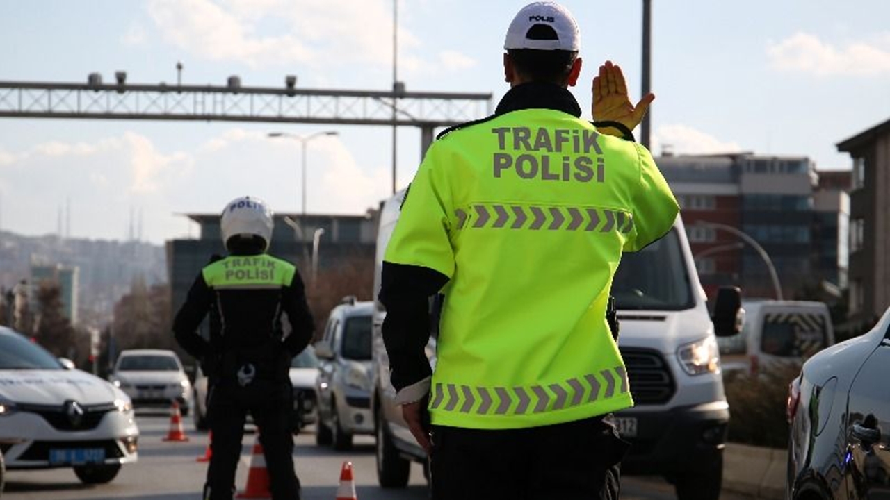 trafiği tehlikeye düşüren sürücülere 20 bin 778 lira ceza