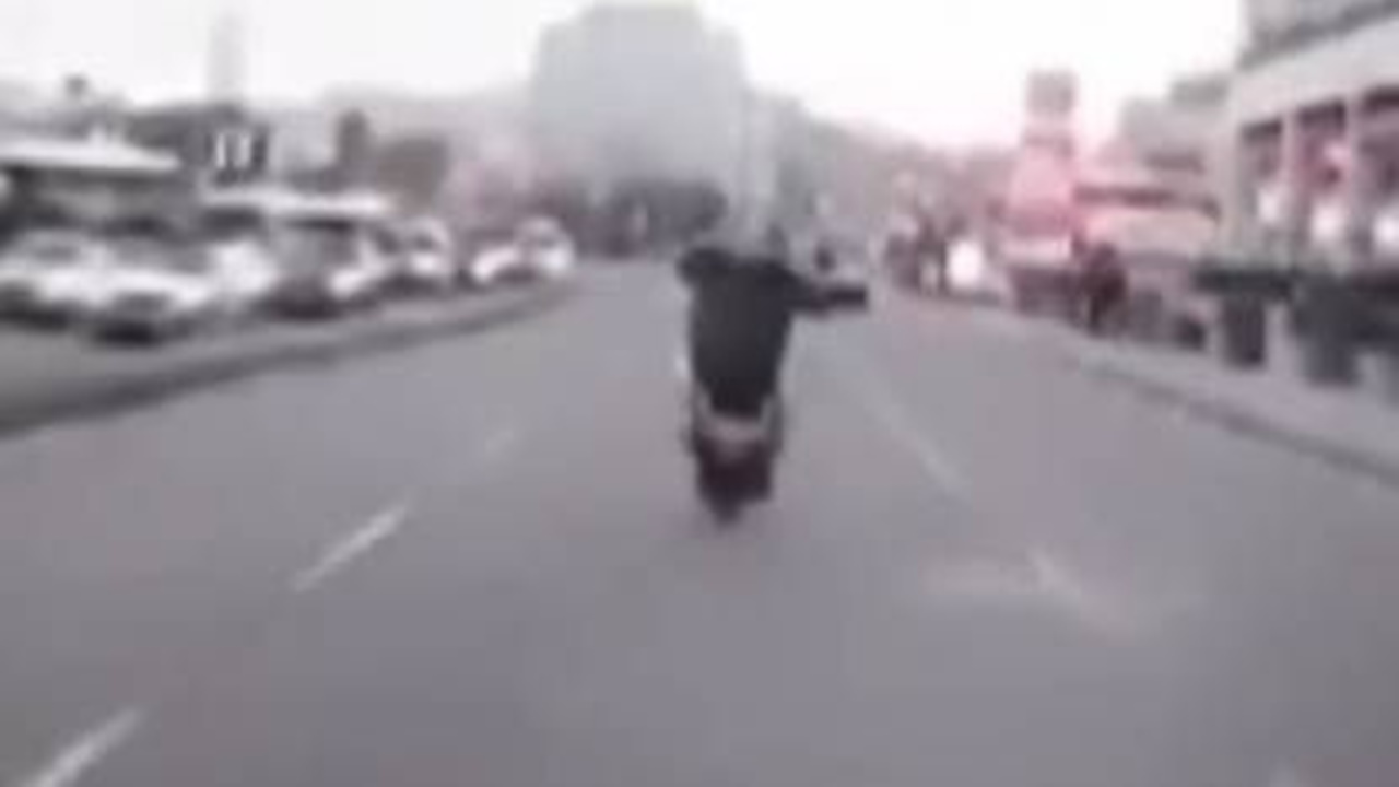 trafiği tehlikeye sokan motosiklet sürücüsüne ceza