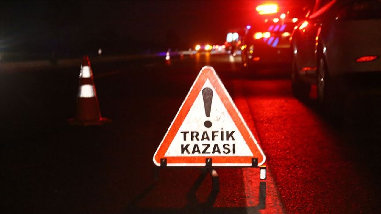 trafik işığına Çarpan otomobilde 2 kişi yaralandı