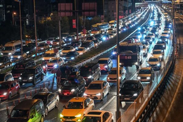 Trafikte Rekor Rakam! 198 Bin 740 Araç