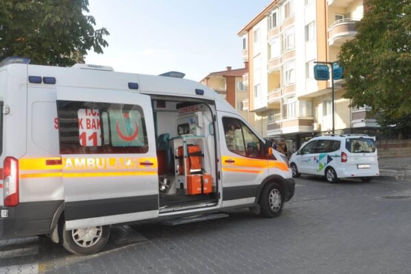 Traktörle Elektrikli Bisiklet Çarpıştı