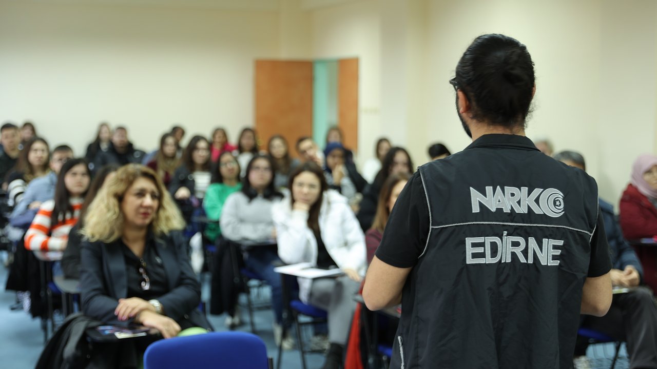 trakya Üniversitesi Öğrencilere bağımlılıkla mücadele eğitimi verdi