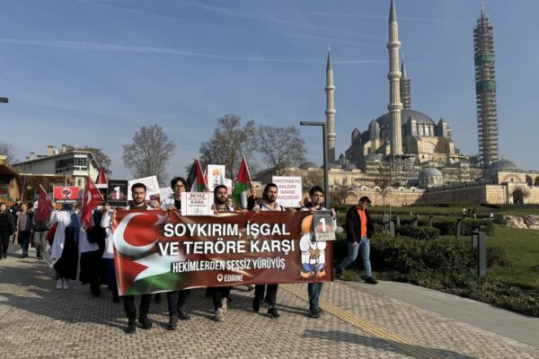 Trakya Üniversitesi Öğrencileri Sessiz Yürüyüş Gerçekleştirdi
