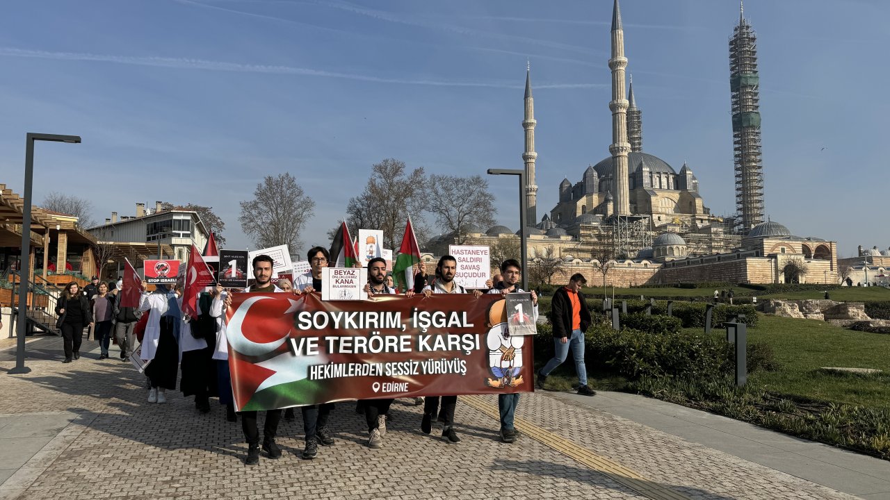 trakya Üniversitesi Öğrencileri sessiz yürüyüş gerçekleştirdi