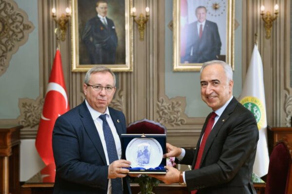 Trakya Üniversitesi Rektörü İstanbul Üniversitesi Rektörünü Ziyaret Etti