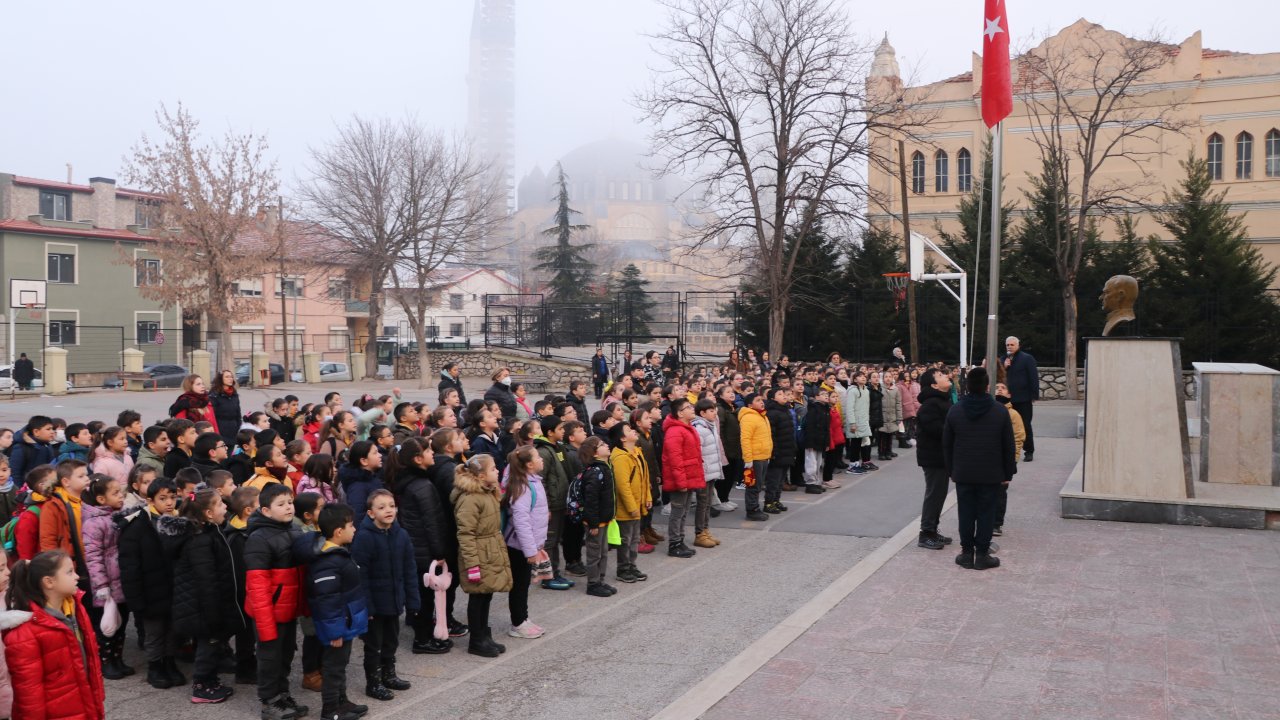 trakyada okullarda Şehitler İçin saygı duruşunda bulunuldu