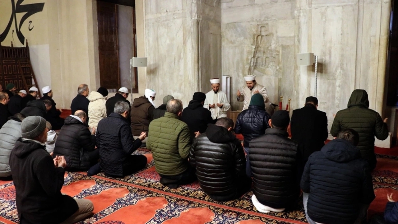 trakyada Şehitler İçin sabah namazında dua edildi