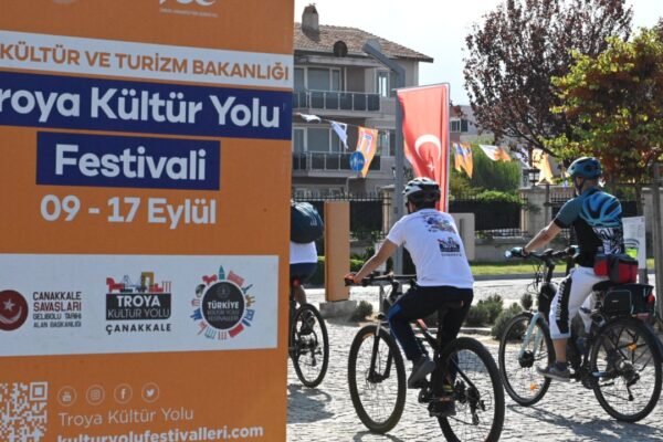 Troya Kültür Yolu Festivali’nde Bisiklet Tutkunları Pedal Çevirdi!