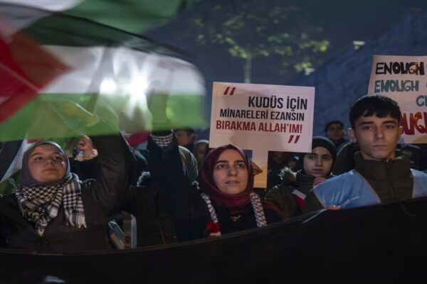 TÜGVA Üyeleri ABD’nin BMGK’ta Gazze Ateşkes Kararını Protesto Etti
