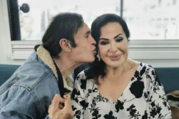 Türkan Şoray Gelen Vefat Haberiyle Yıkıldı