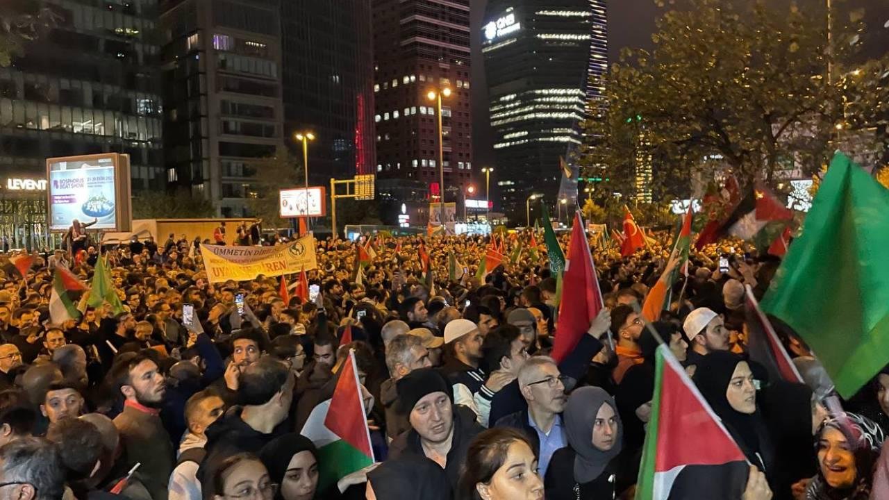 türkiyede halk sokaklara döküldü
