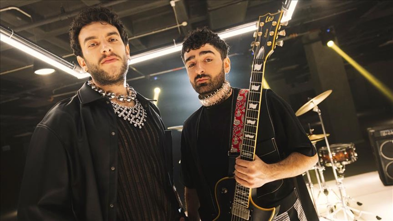 türkiyede İlk kez gerçekleşen red bull jukebox sahnesi seyirciler konserin gidişatını belirledi