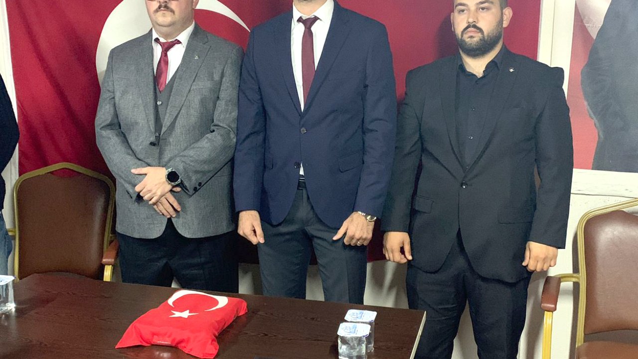 Ülkü ocakları karamürsel İlçe başkanlığında devir teslim