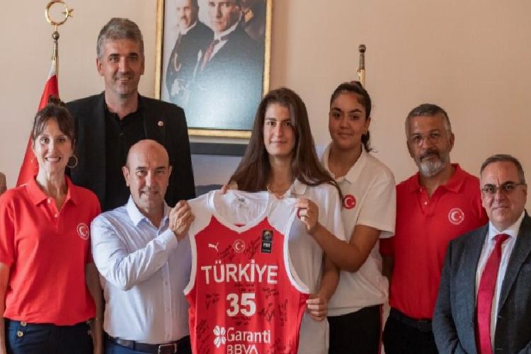 ulusal grup oyuncularından lider soyere kupa kelamı