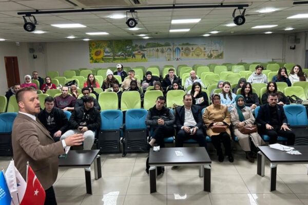 “Uluslararası Öğrenci Kariyer Akademisi” Programı Başladı