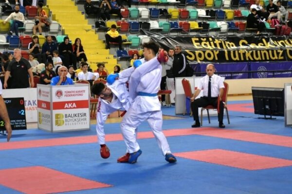 Ümit, Genç ve 21 Yaş Altı Karate Şampiyonası Devam Ediyor