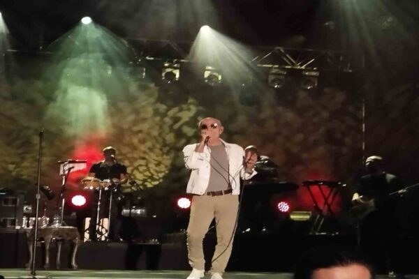 Üsküdar Belediyesi Kültür Sanat Sezonu Açılışında Mazhar Alanson Unutulmaz Bir Konser Verdi