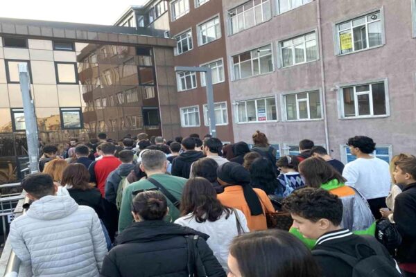 Üst Geçit Yenileme Çalışması Yoğunluğa Sebebiyet Veriyor