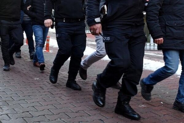 Uyuşturucu Operasyonunda 10 Zanlı Yakalandı