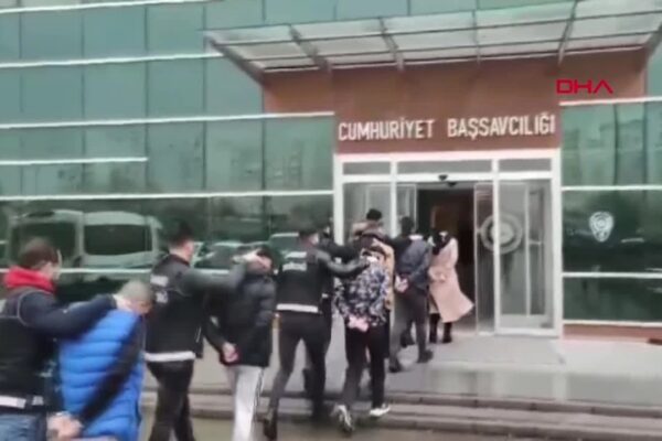 Uyuşturucu Ticareti Yapan 8 Kişi Yakalandı