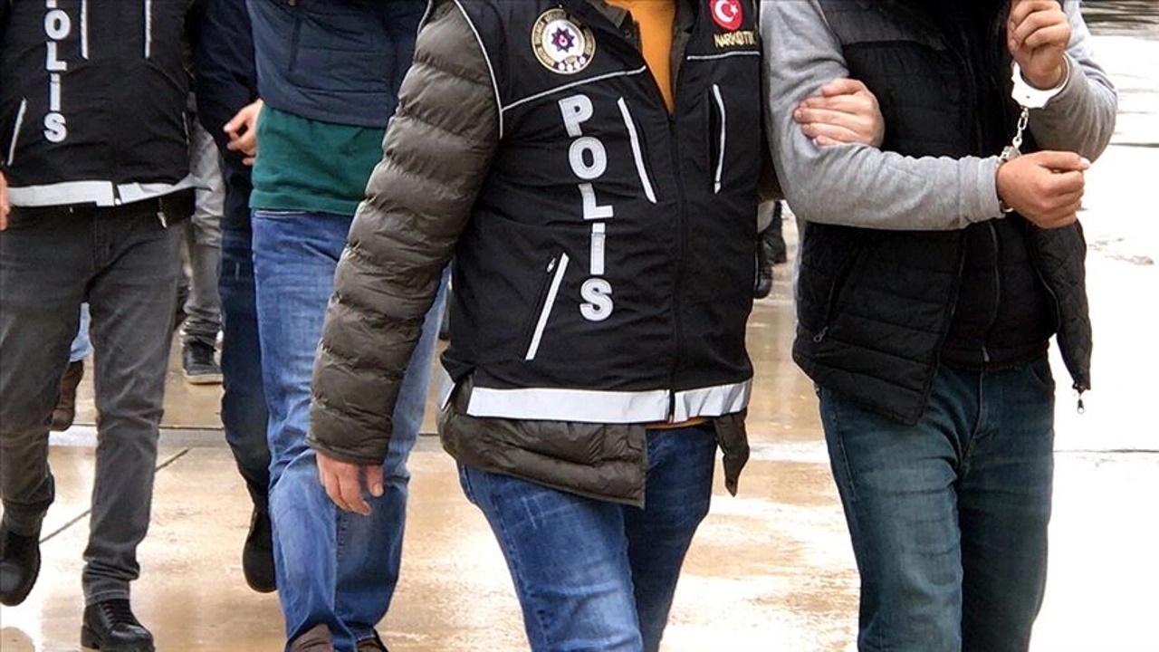 uyuşturucu ticareti yaptıkları İddiasıyla 11 zanlı yakalandı