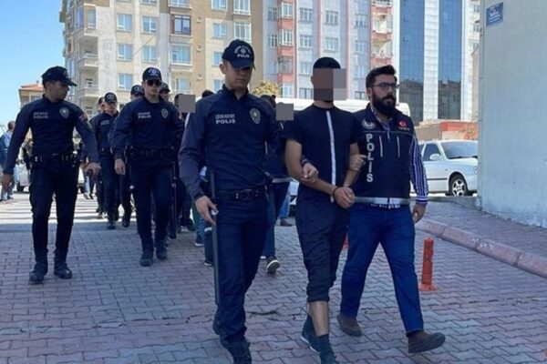 Uyuşturucu Ticareti Yaptıkları İddiasıyla 13 Şüpheli Yakalandı