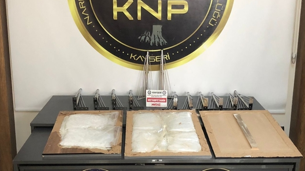 Sehpa Tahtaları Arasında 2 Kilogram Uyuşturucu Ele Geçirildi