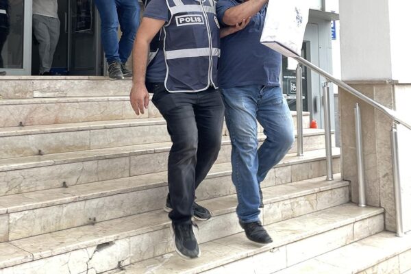 Uyuşturucuyla Yakalanan Tır Sürücüsü Tutuklandı