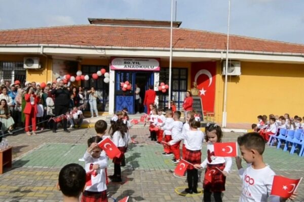 Uzunköprü’de Öğrenciler Cumhuriyet’in 100. Yaşını Kutladı