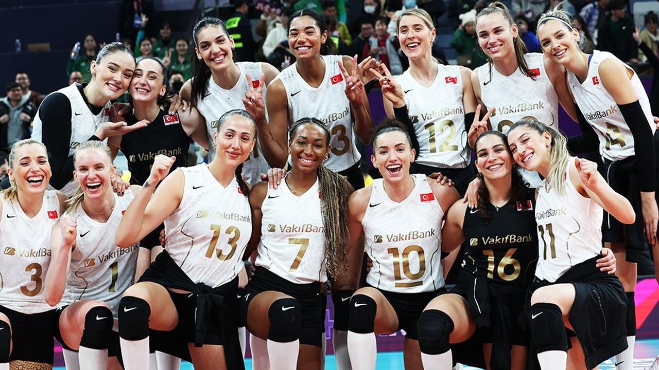 vakıfbank yarı finalde tianjin bohai bankı 3-0 mağlup ederek finale yükseldi
