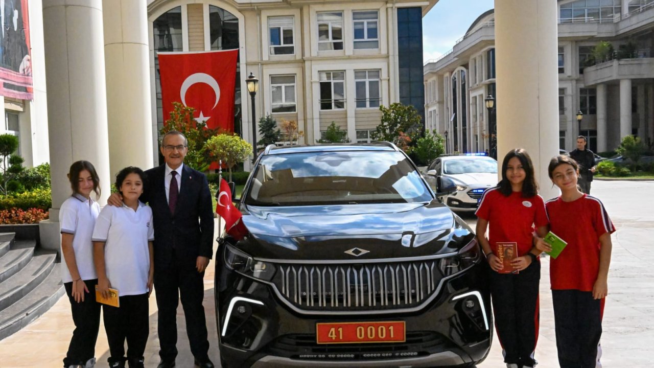 vali seddar yavuz toggu merak eden öğrencileri araçla gezdirdi