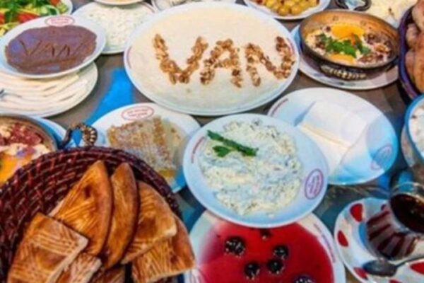 Van’ın Lezzetleri Yenikapı’da Vatandaşlarla Buluştu