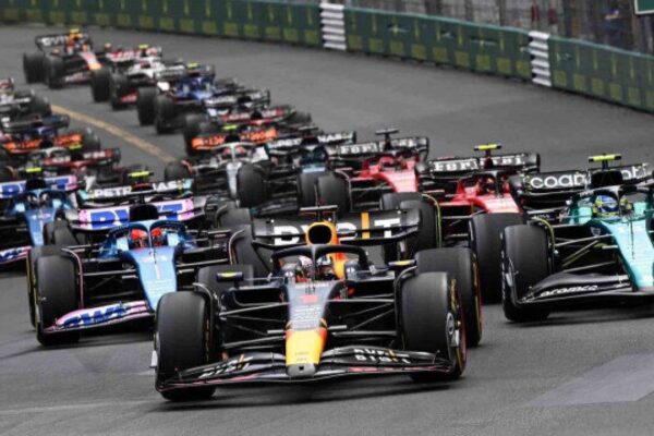 Verstappen Şampiyonluk İçin Piste Çıkıyor
