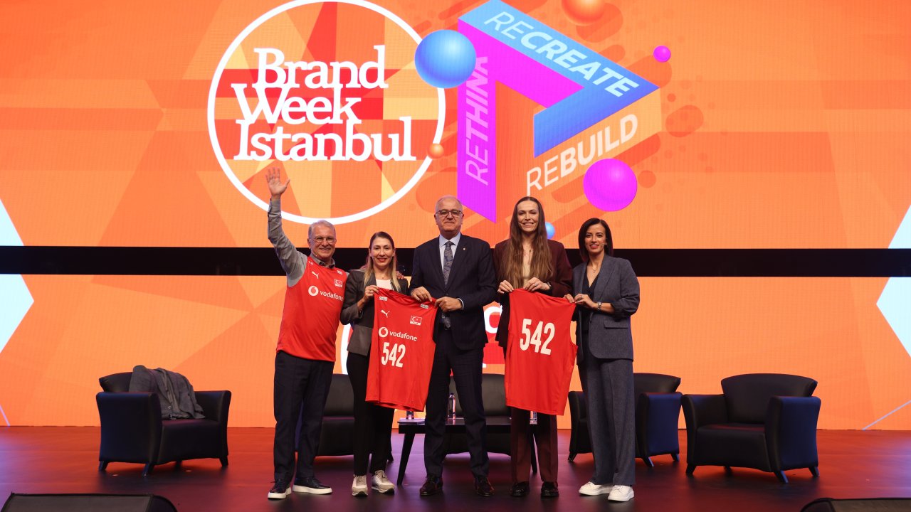 vodafone voleyboldaki yeni sponsorluğunu tanıttı