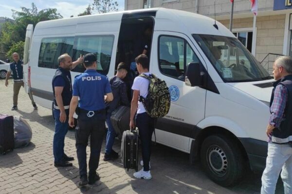 Yabancı Uyruklu 28 Kişi Kaçak Yollarla Türkiye’ye Girmeye Çalışırken Yakalandı