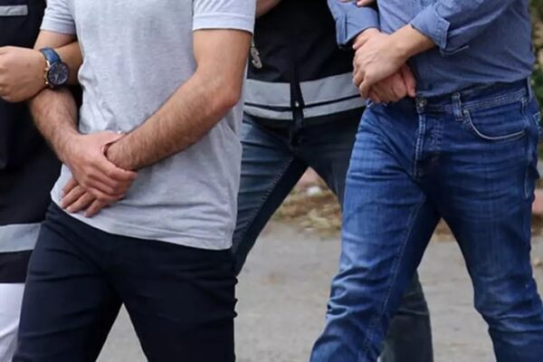 Yabancı Uyruklu Kişileri Dolandıran 8 Kişi Tutuklandı