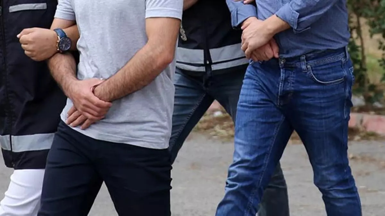 yabancı uyruklu kişileri dolandıran 8 kişi tutuklandı