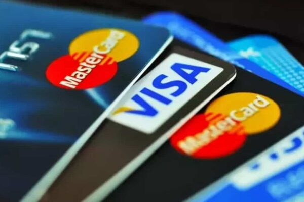 Yabancıların Kredi Kartlarını Kopyalayan Şüpheliler Online Alışveriş Yapınca Yakalandı!