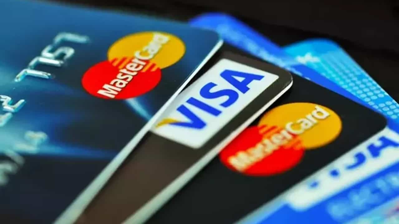 yabancıların kredi kartlarını kopyalayan Şüpheliler online alışveriş yapınca yakalandı