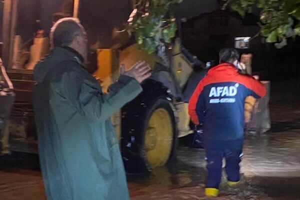 Yağış Nedeniyle Mahsur Kalan 10 Kişi Kurtarıldı
