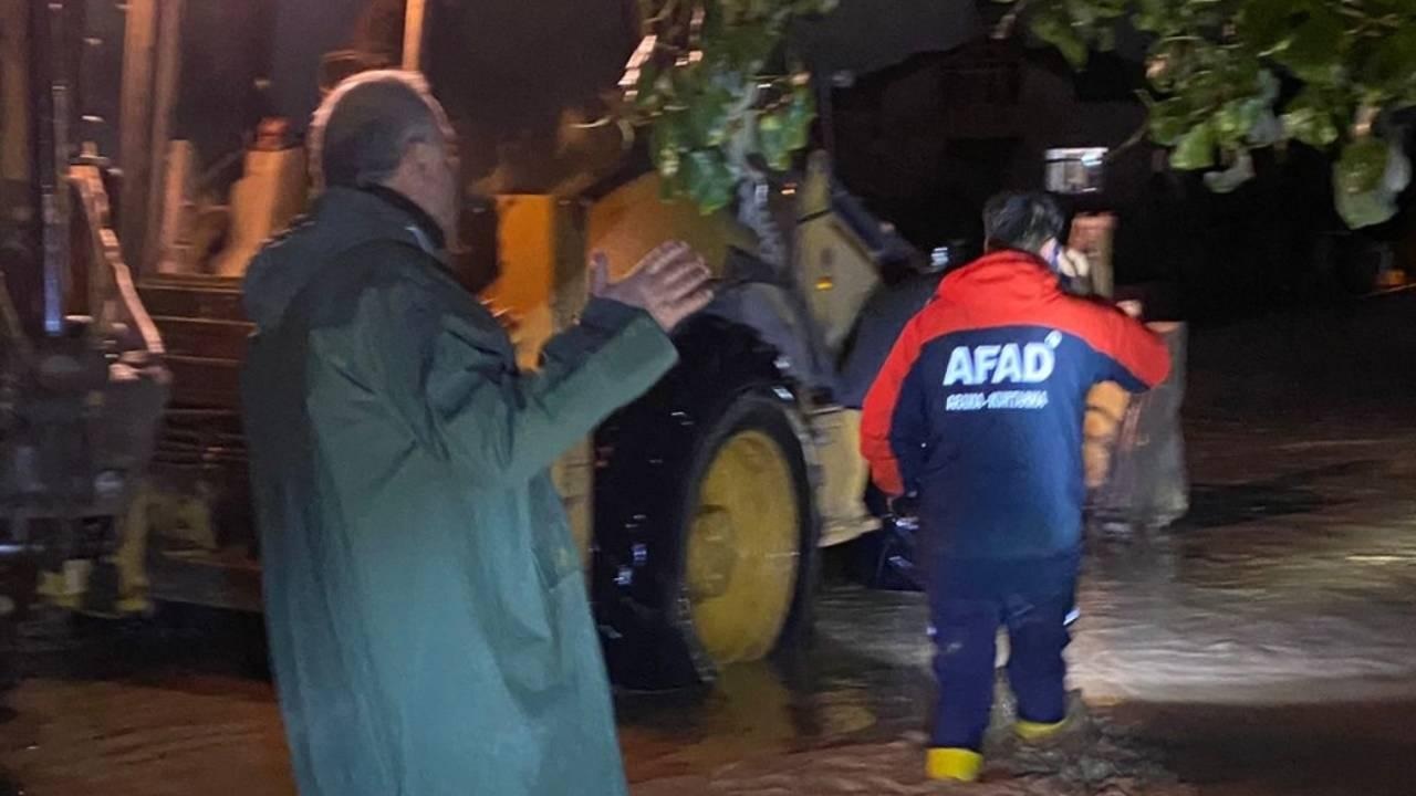 yağış nedeniyle mahsur kalan 10 kişi kurtarıldı