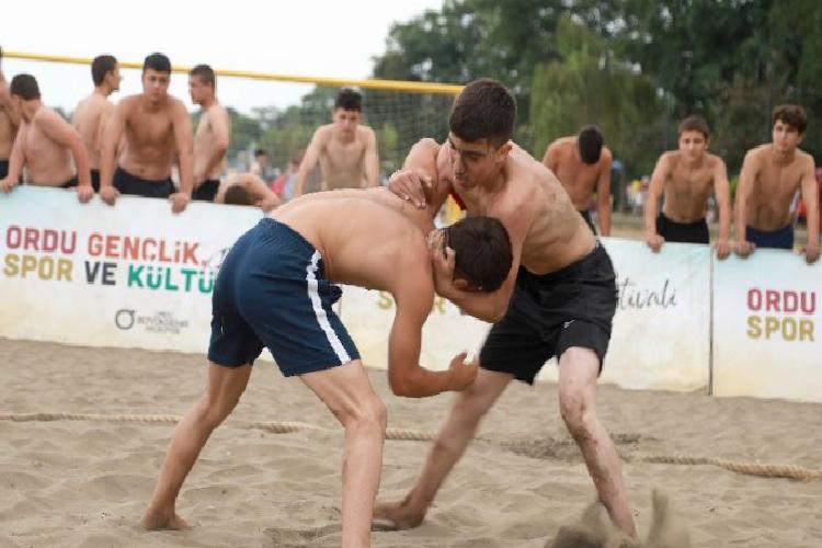 yağlı değil kumlu güreş