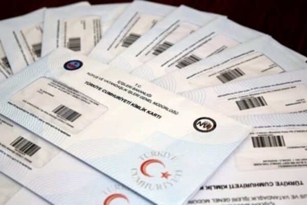 Yalova’da Bebeklerin Kimlikleri Evlere Gönderiliyor